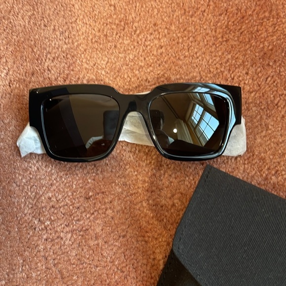 DOLCE & GABBANA  black sunglasses new/case /box.100% Authentic - Picture 4 of 14